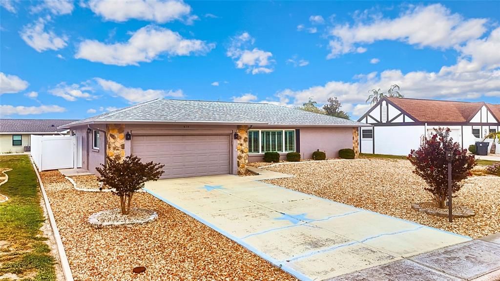 For Sale: $299,900 (2 beds, 2 baths, 1550 Square Feet)