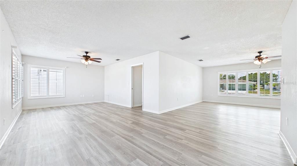 For Sale: $299,900 (2 beds, 2 baths, 1550 Square Feet)