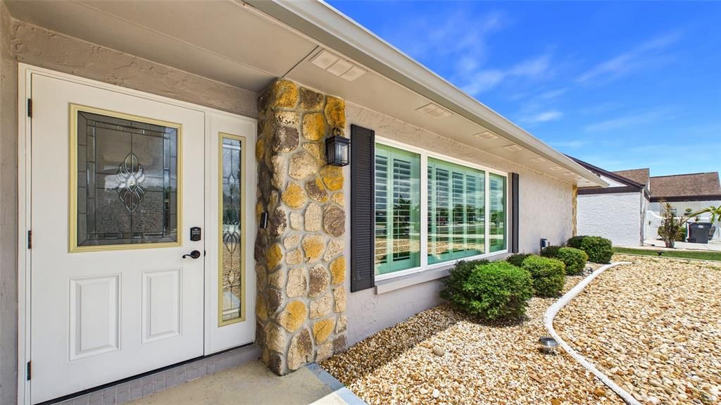 For Sale: $299,900 (2 beds, 2 baths, 1550 Square Feet)