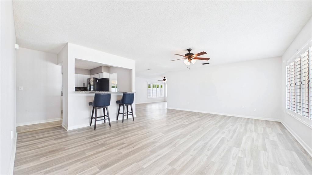 For Sale: $299,900 (2 beds, 2 baths, 1550 Square Feet)