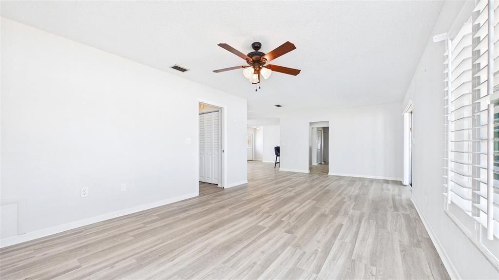 For Sale: $299,900 (2 beds, 2 baths, 1550 Square Feet)