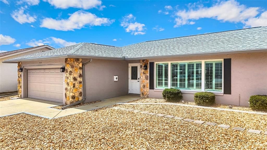 For Sale: $299,900 (2 beds, 2 baths, 1550 Square Feet)