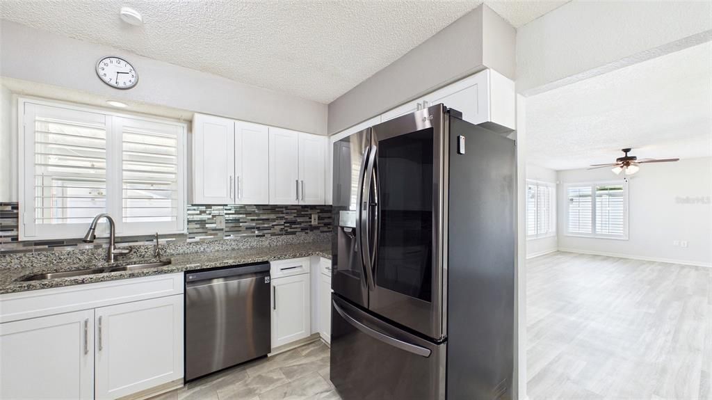 For Sale: $299,900 (2 beds, 2 baths, 1550 Square Feet)