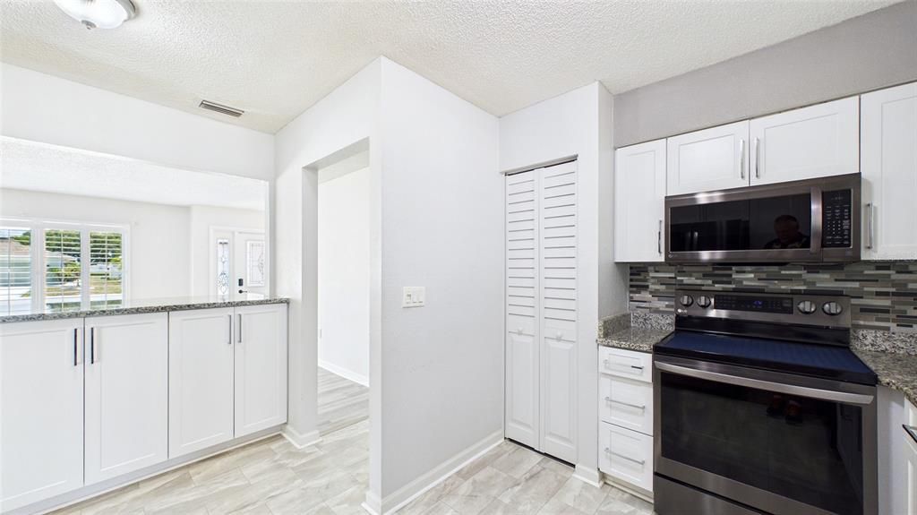 For Sale: $299,900 (2 beds, 2 baths, 1550 Square Feet)
