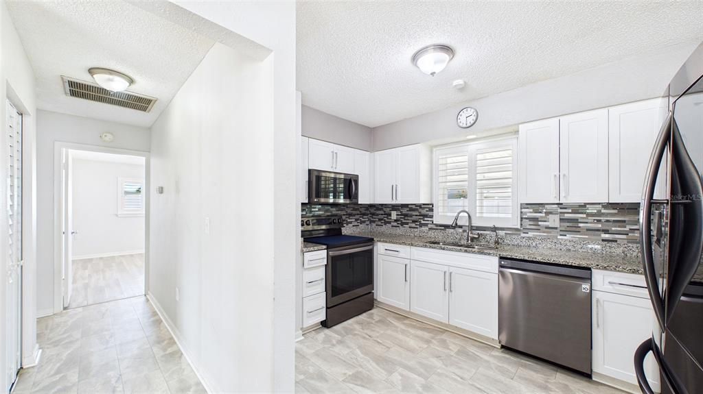 For Sale: $299,900 (2 beds, 2 baths, 1550 Square Feet)