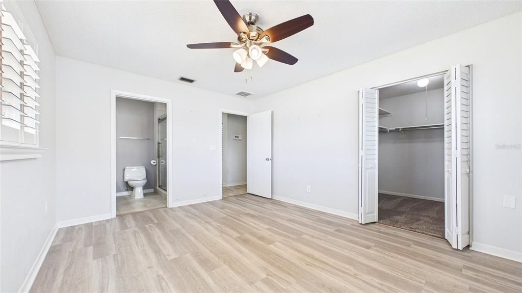 For Sale: $299,900 (2 beds, 2 baths, 1550 Square Feet)