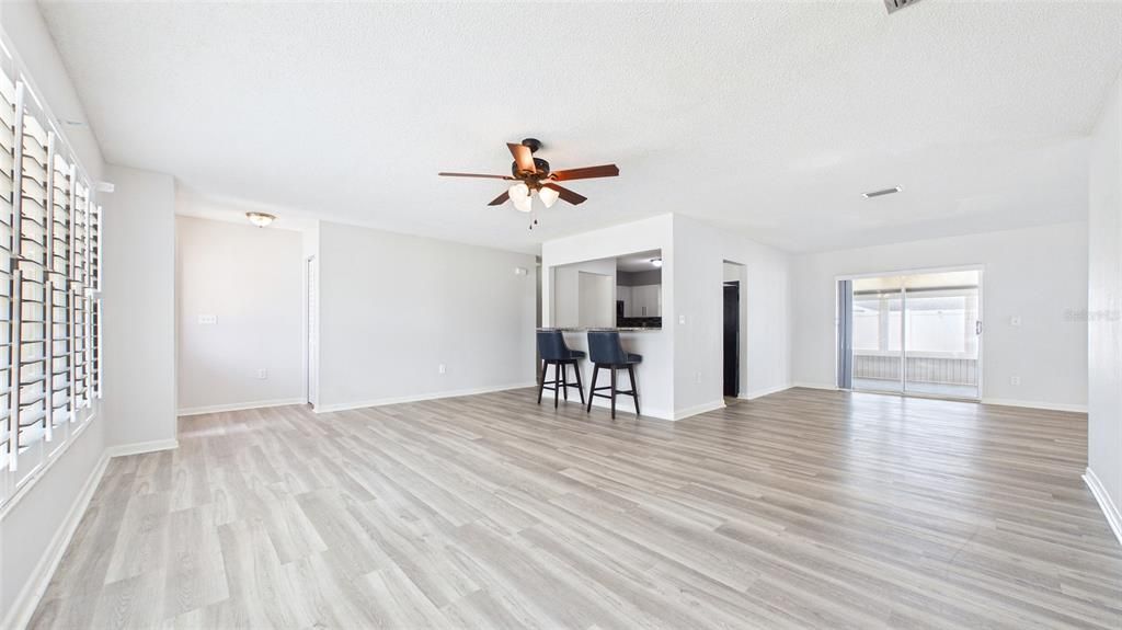 For Sale: $299,900 (2 beds, 2 baths, 1550 Square Feet)