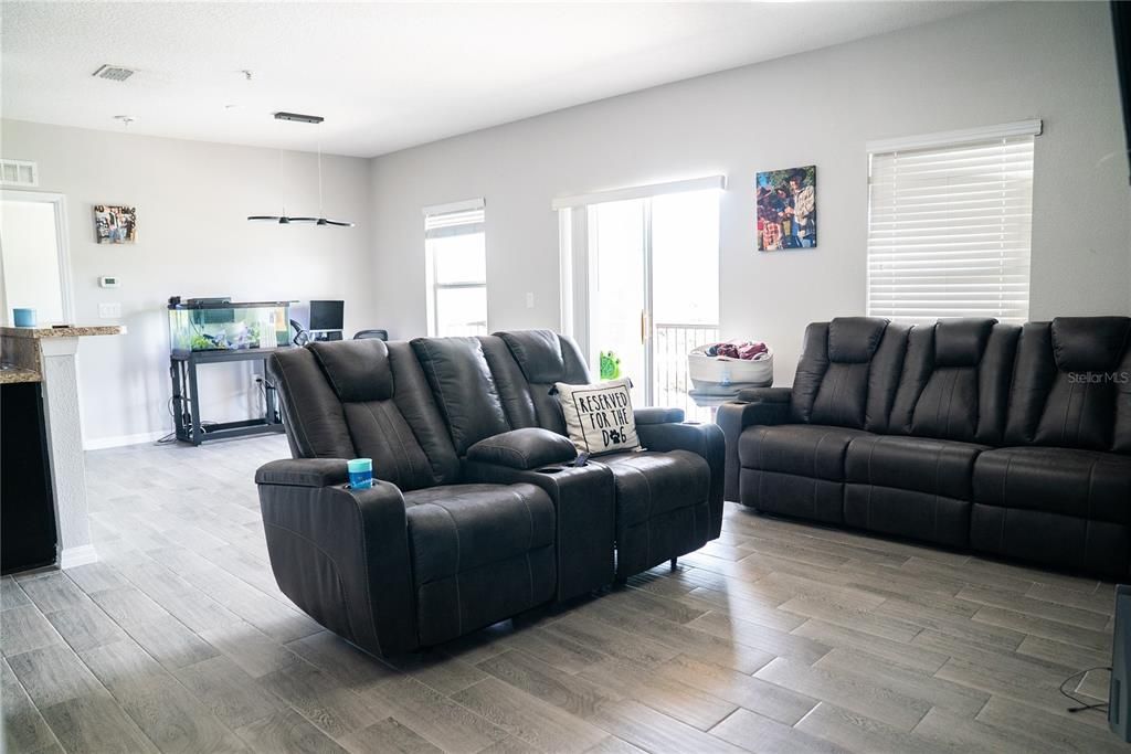 For Rent: $2,200 (2 beds, 2 baths, 1273 Square Feet)