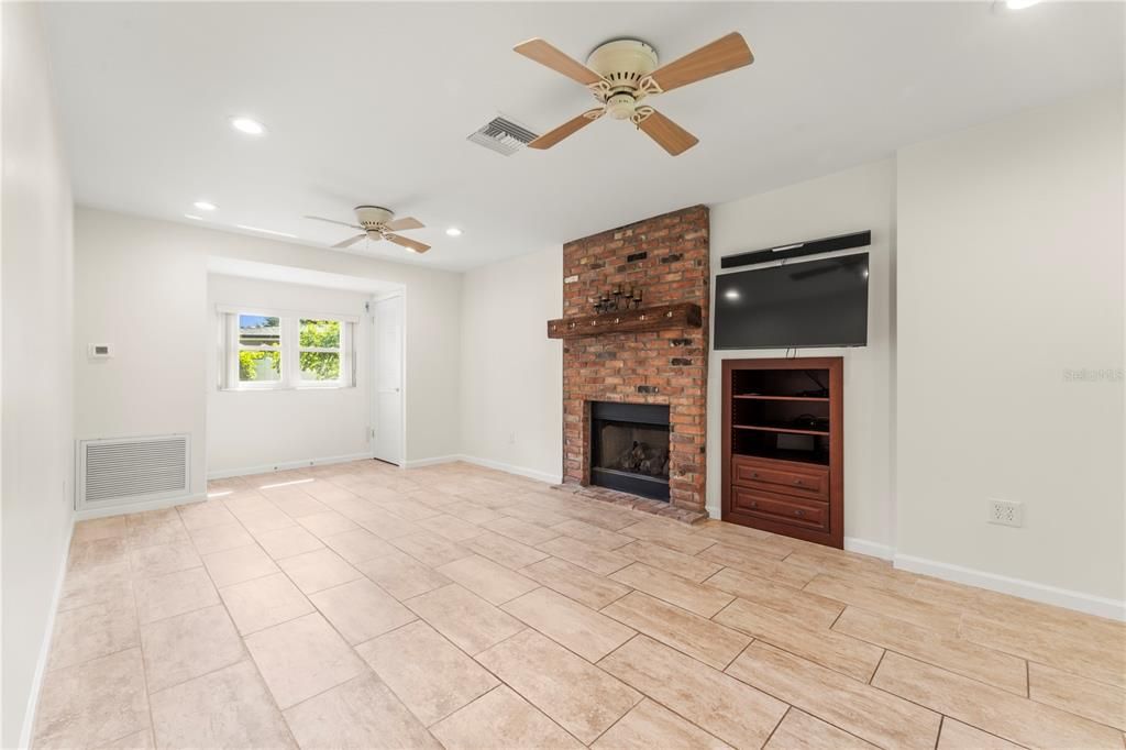 For Sale: $729,000 (4 beds, 3 baths, 2280 Square Feet)