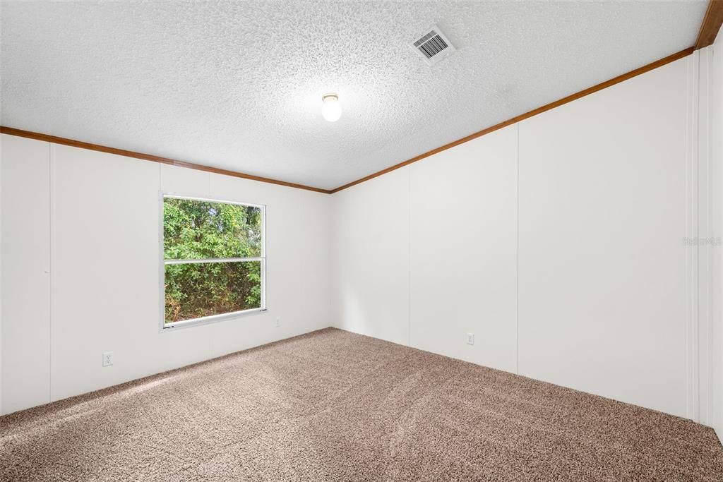 For Sale: $200,000 (3 beds, 2 baths, 1620 Square Feet)