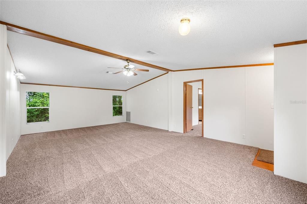 For Sale: $200,000 (3 beds, 2 baths, 1620 Square Feet)