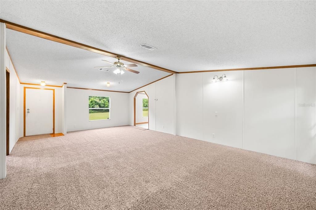 For Sale: $200,000 (3 beds, 2 baths, 1620 Square Feet)
