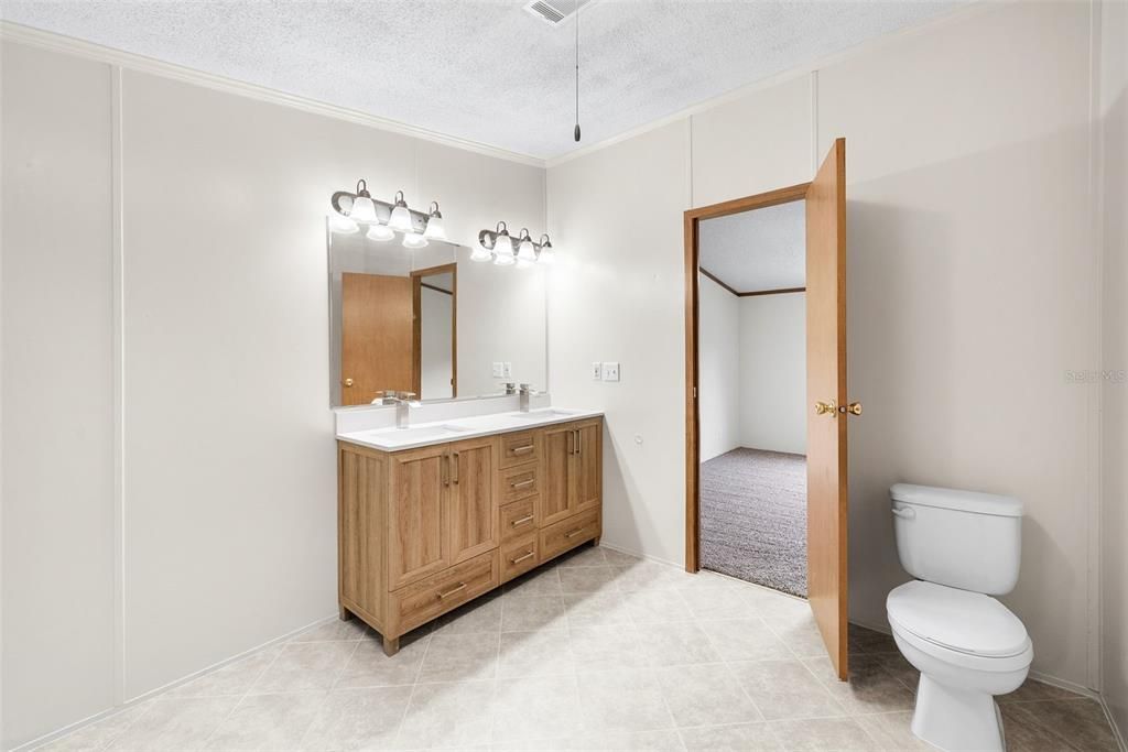 For Sale: $200,000 (3 beds, 2 baths, 1620 Square Feet)