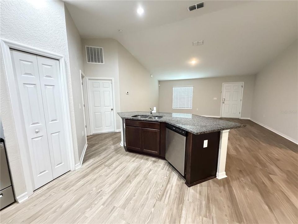 For Sale: $260,000 (3 beds, 2 baths, 1345 Square Feet)