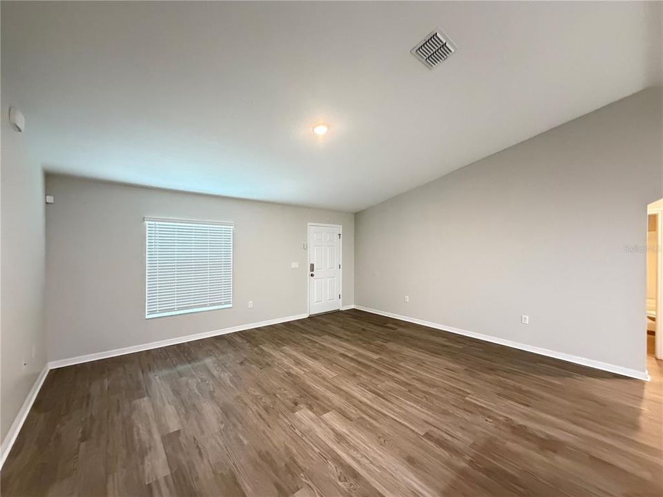 For Sale: $260,000 (3 beds, 2 baths, 1345 Square Feet)