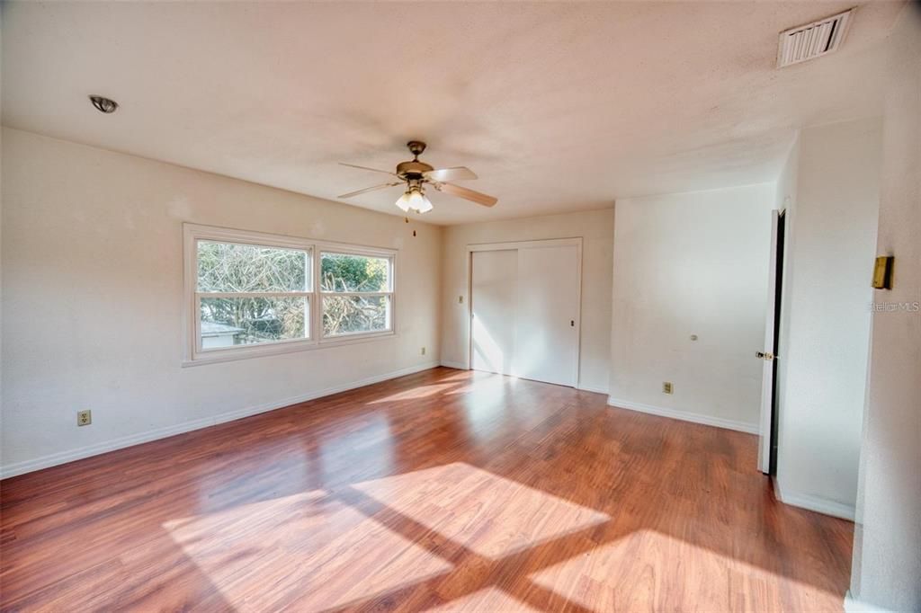 For Sale: $329,900 (5 beds, 4 baths, 2835 Square Feet)