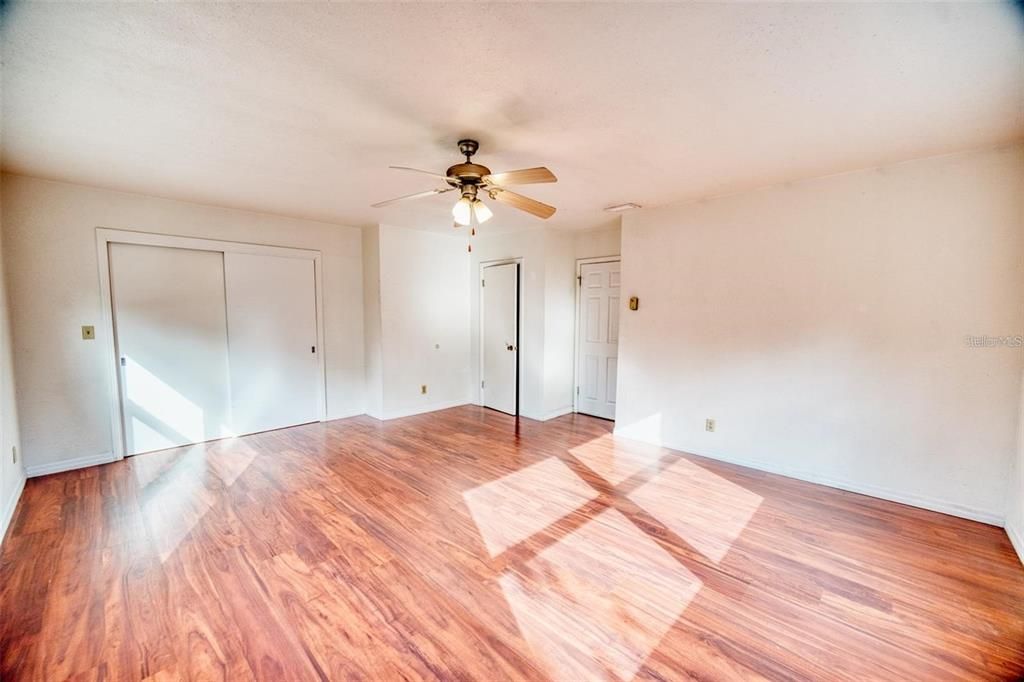 For Sale: $329,900 (5 beds, 4 baths, 2835 Square Feet)