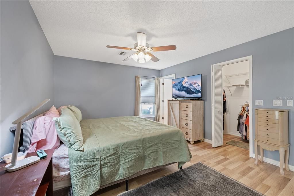 For Sale: $330,000 (3 beds, 2 baths, 1611 Square Feet)