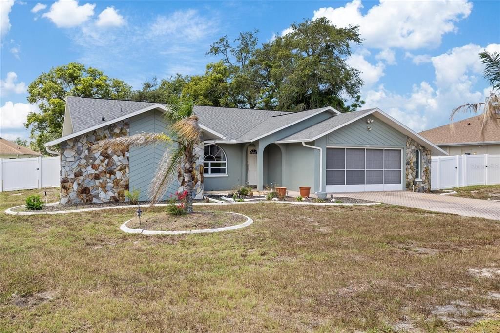 For Sale: $330,000 (3 beds, 2 baths, 1611 Square Feet)