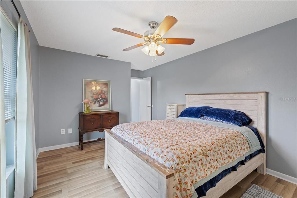 For Sale: $330,000 (3 beds, 2 baths, 1611 Square Feet)
