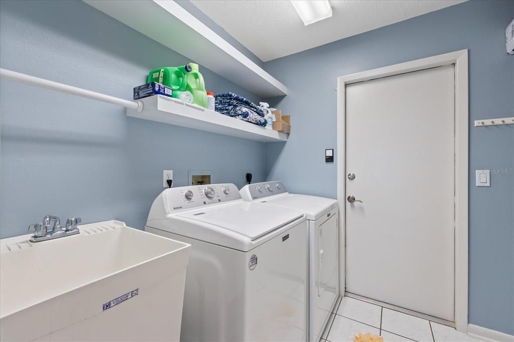 For Sale: $330,000 (3 beds, 2 baths, 1611 Square Feet)