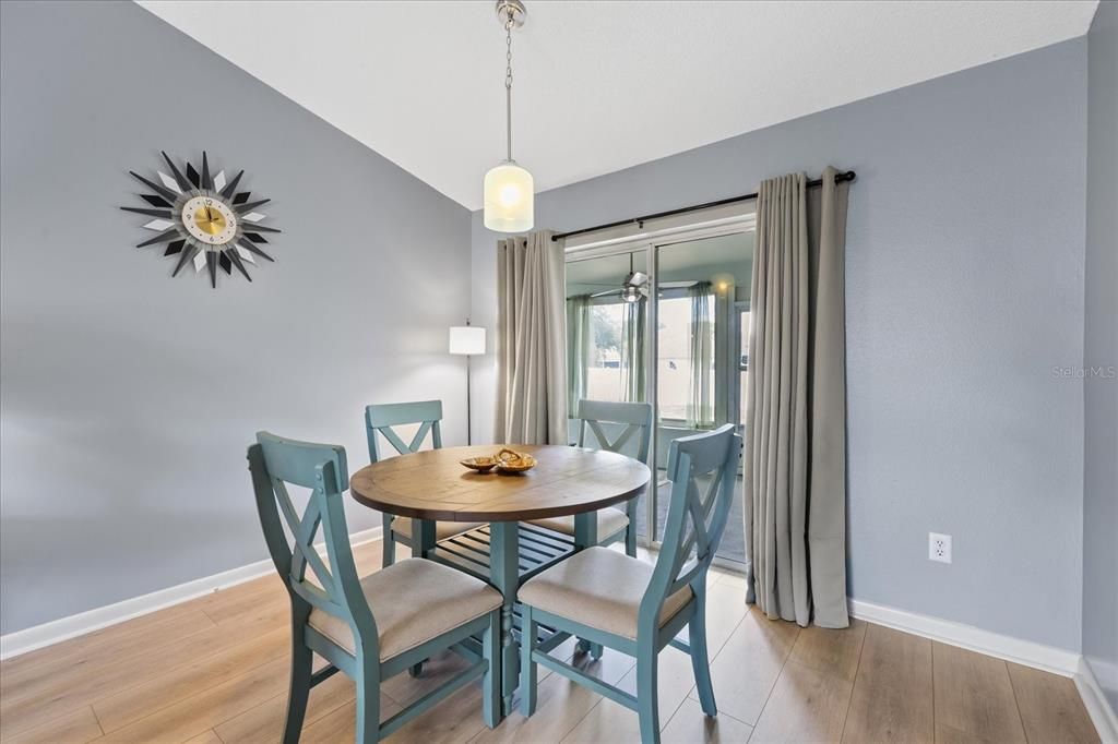 For Sale: $330,000 (3 beds, 2 baths, 1611 Square Feet)