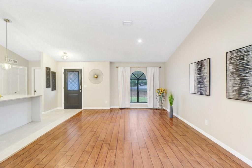 For Sale: $378,000 (3 beds, 2 baths, 1500 Square Feet)