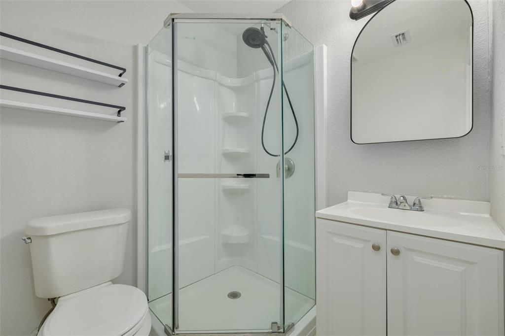 На продажу: $389,900 (2 спален, 2 ванн, 878 Квадратных фут)