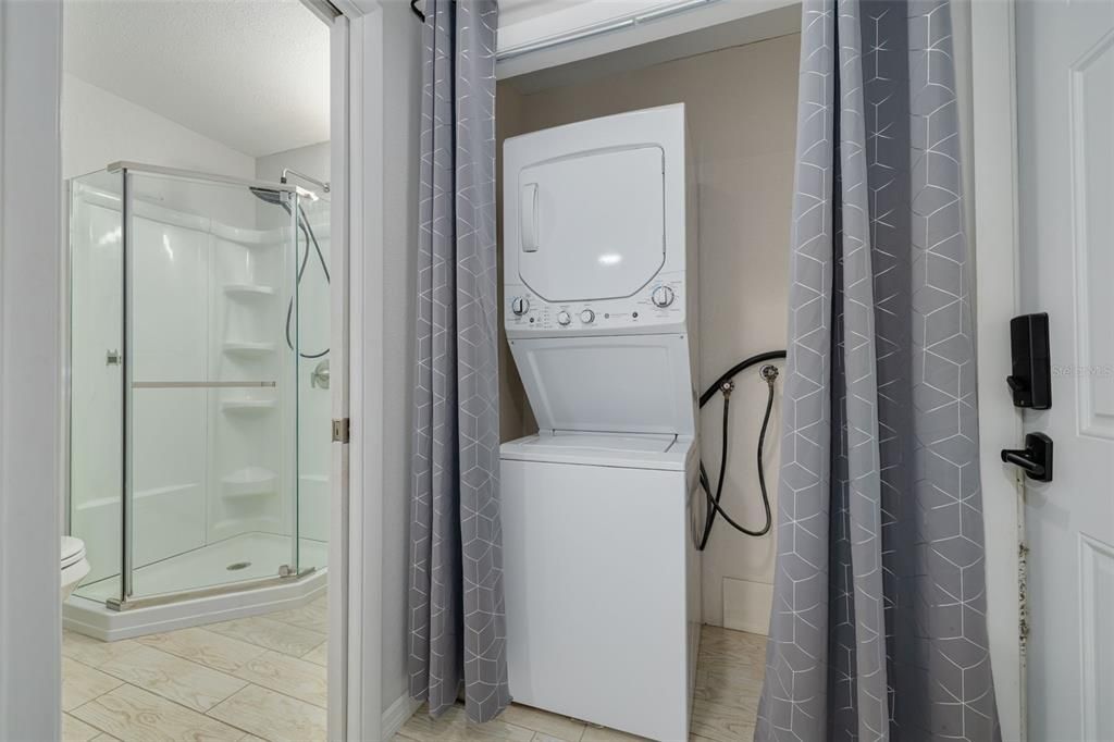 На продажу: $389,900 (2 спален, 2 ванн, 878 Квадратных фут)