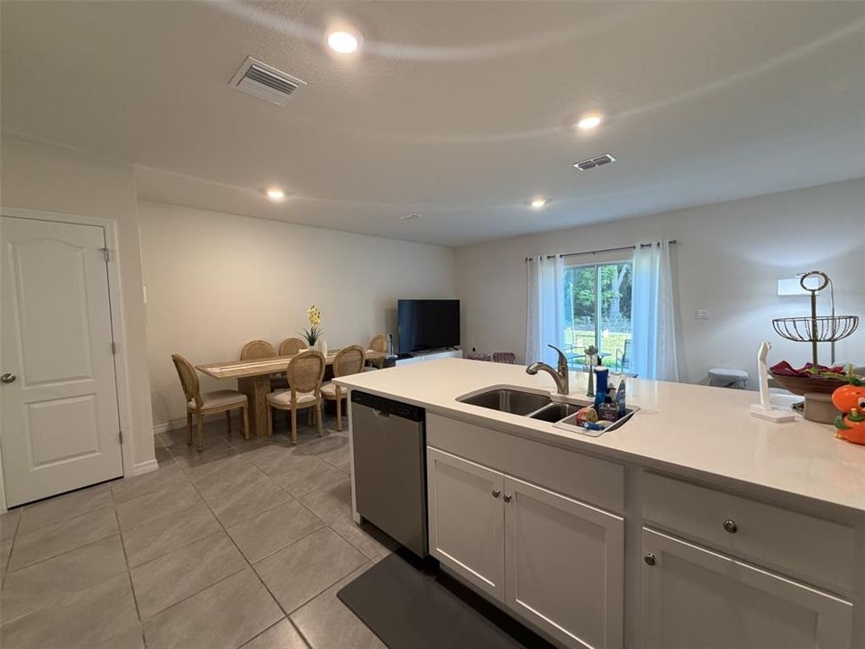В аренду: $1,800 (3 спален, 2 ванн, 1515 Квадратных фут)