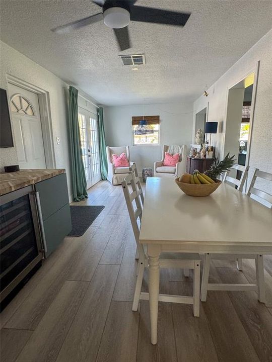 For Rent: $2,500 (2 beds, 1 baths, 1189 Square Feet)
