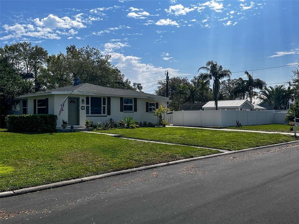 For Rent: $2,500 (2 beds, 1 baths, 1189 Square Feet)