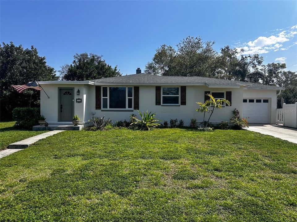 For Rent: $2,500 (2 beds, 1 baths, 1189 Square Feet)