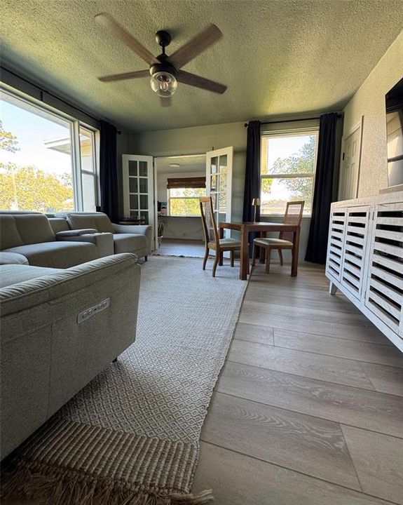 For Rent: $2,500 (2 beds, 1 baths, 1189 Square Feet)