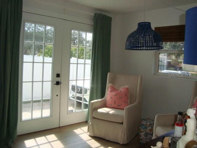 For Rent: $2,500 (2 beds, 1 baths, 1189 Square Feet)