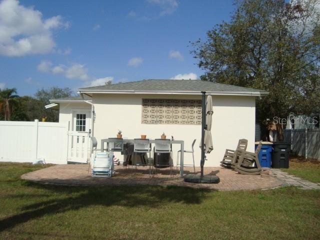 For Rent: $2,500 (2 beds, 1 baths, 1189 Square Feet)