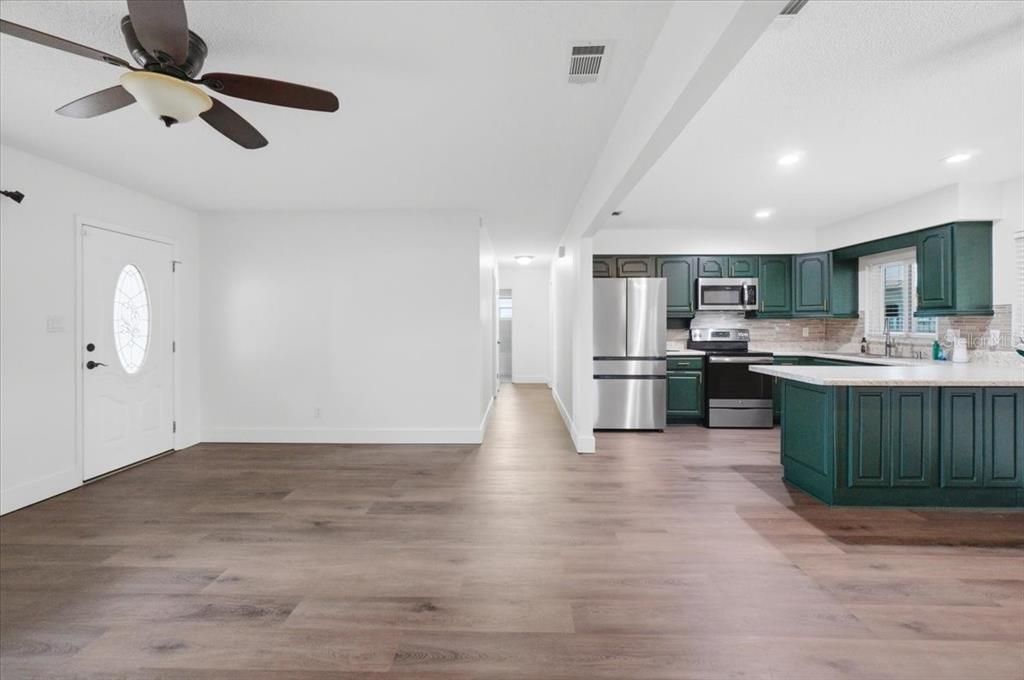 For Sale: $349,000 (3 beds, 2 baths, 1534 Square Feet)