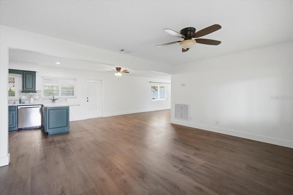 For Sale: $349,000 (3 beds, 2 baths, 1534 Square Feet)
