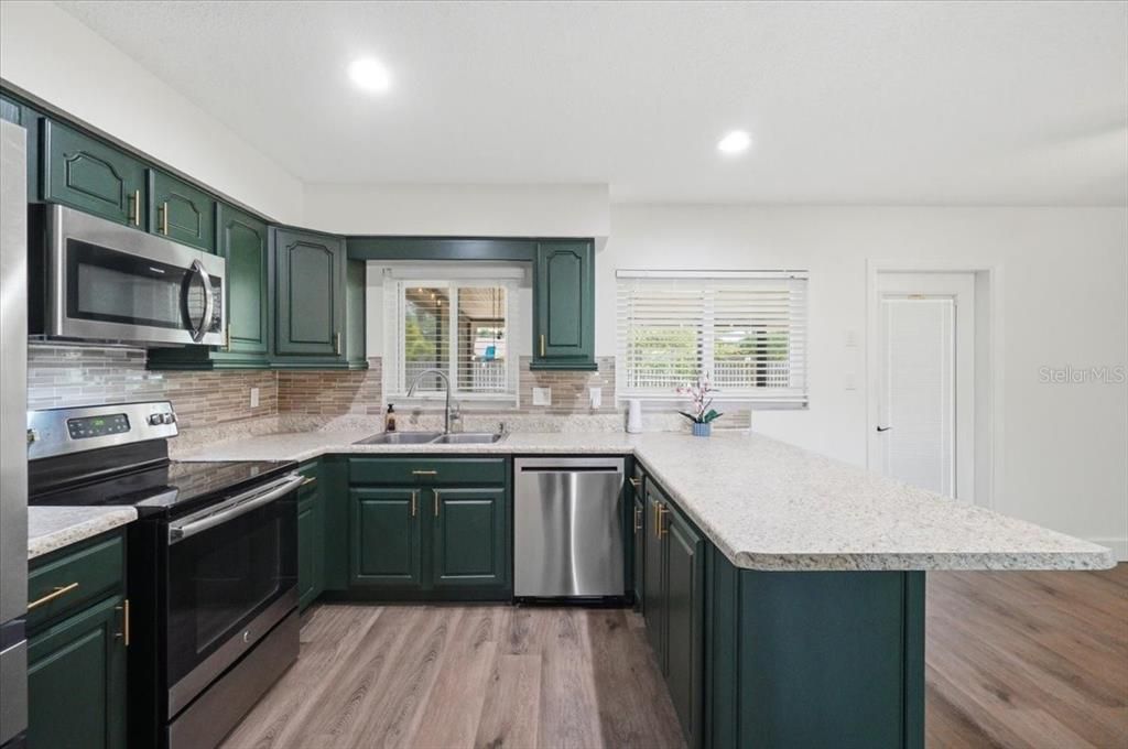 For Sale: $349,000 (3 beds, 2 baths, 1534 Square Feet)