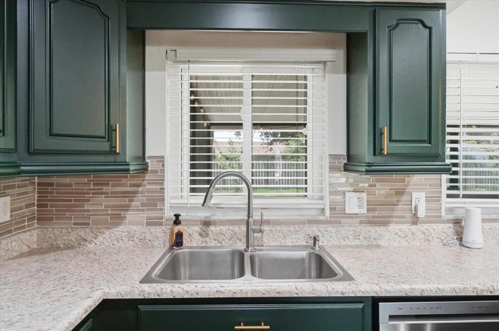 For Sale: $349,000 (3 beds, 2 baths, 1534 Square Feet)