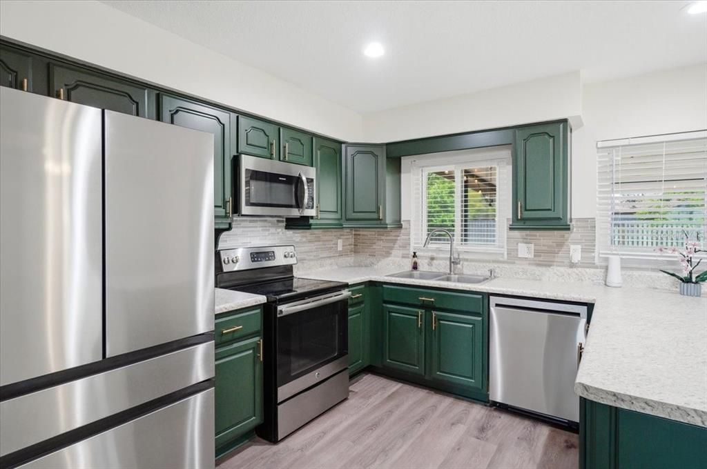 For Sale: $349,000 (3 beds, 2 baths, 1534 Square Feet)