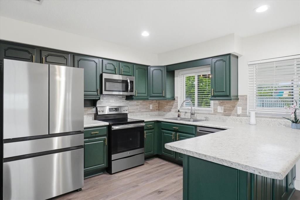 For Sale: $349,000 (3 beds, 2 baths, 1534 Square Feet)