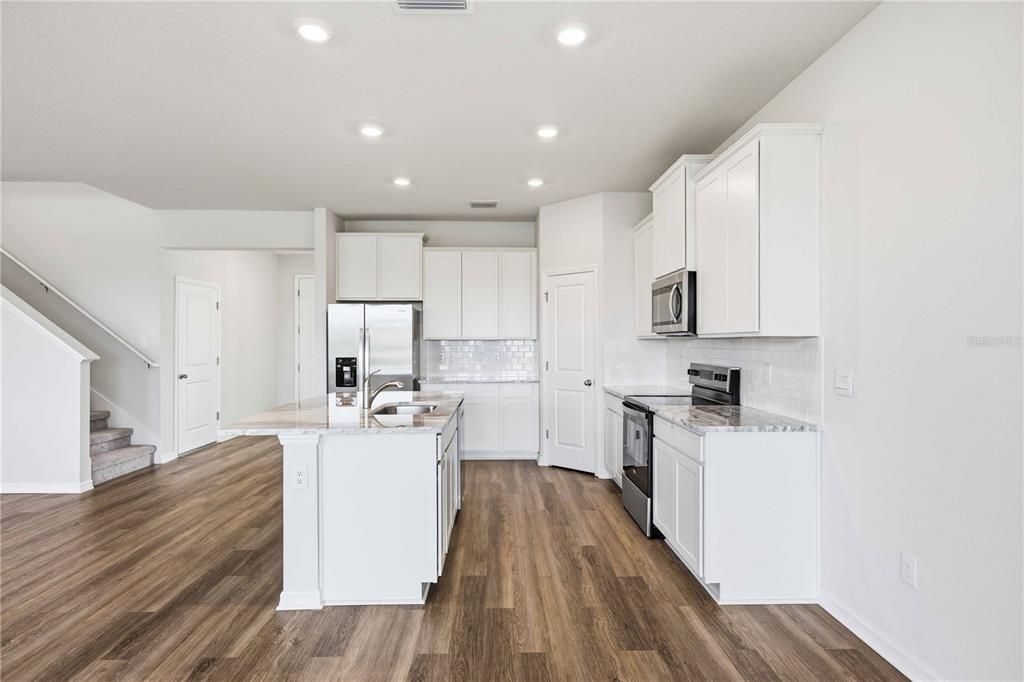 En Venta: $535,000 (4 camas, 3 baños, 2756 Pies cuadrados)