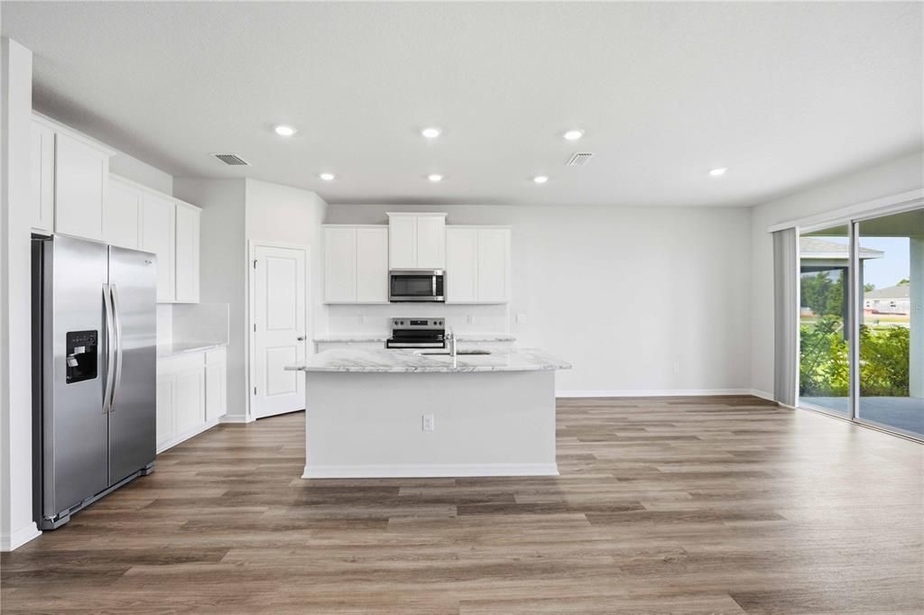 En Venta: $535,000 (4 camas, 3 baños, 2756 Pies cuadrados)