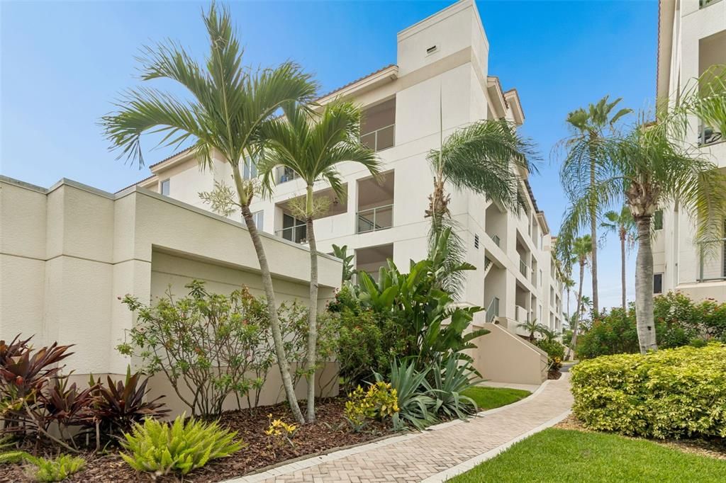 For Sale: $995,000 (4 beds, 4 baths, 3060 Square Feet)