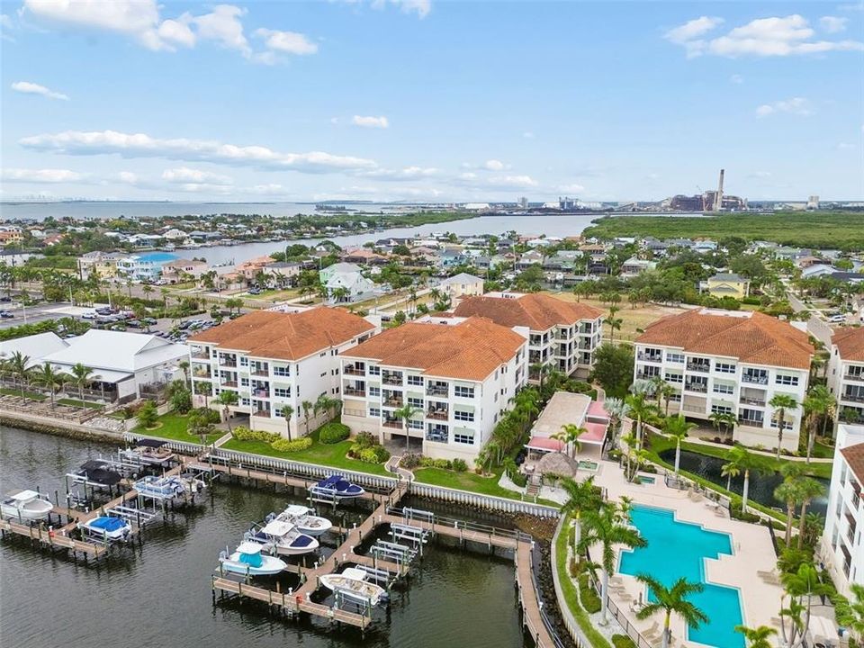 For Sale: $995,000 (4 beds, 4 baths, 3060 Square Feet)