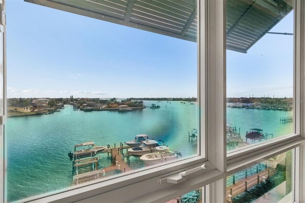 For Sale: $995,000 (4 beds, 4 baths, 3060 Square Feet)