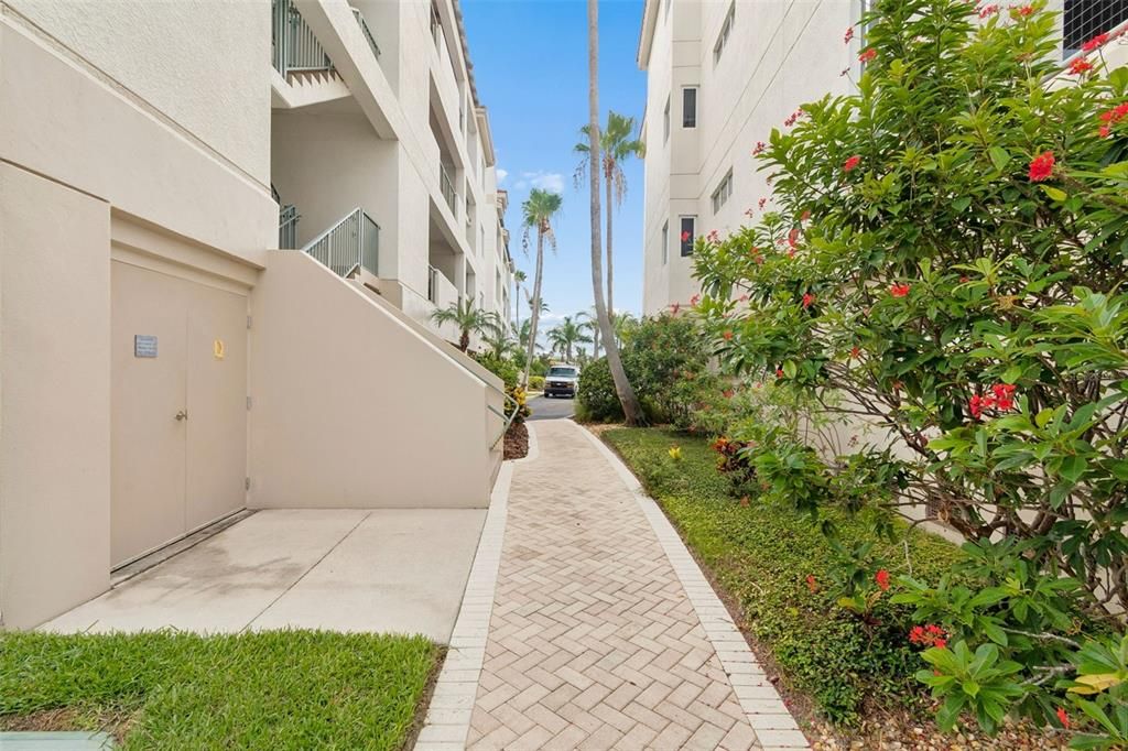 For Sale: $995,000 (4 beds, 4 baths, 3060 Square Feet)