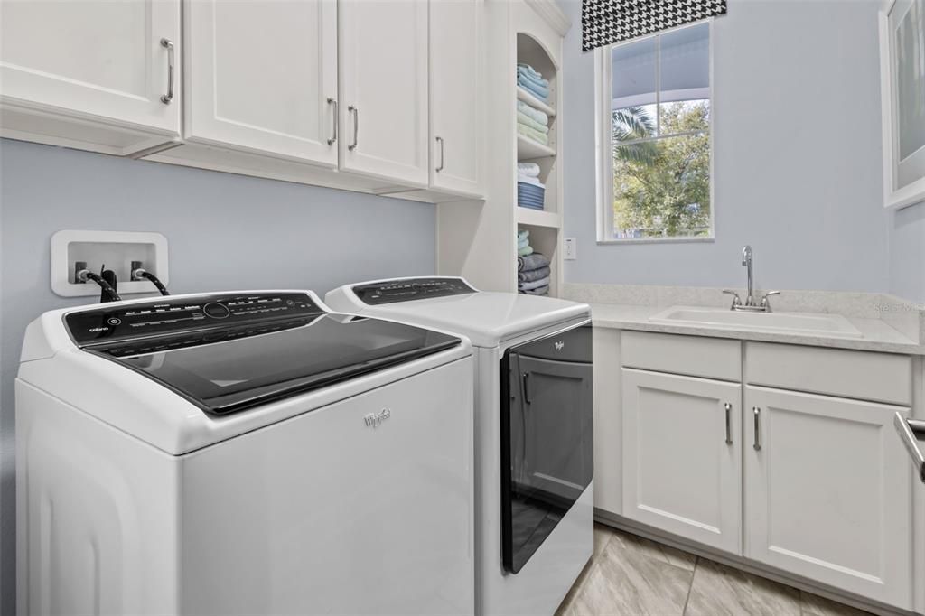 For Sale: $819,000 (4 beds, 3 baths, 2898 Square Feet)