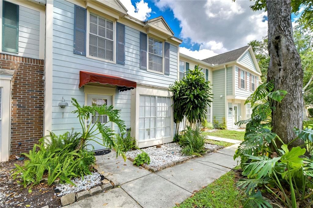 For Rent: $2,000 (2 beds, 2 baths, 1223 Square Feet)